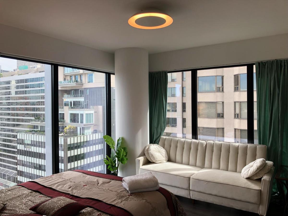2 Bedroom Plus Den Condo Toronto Buitenkant foto