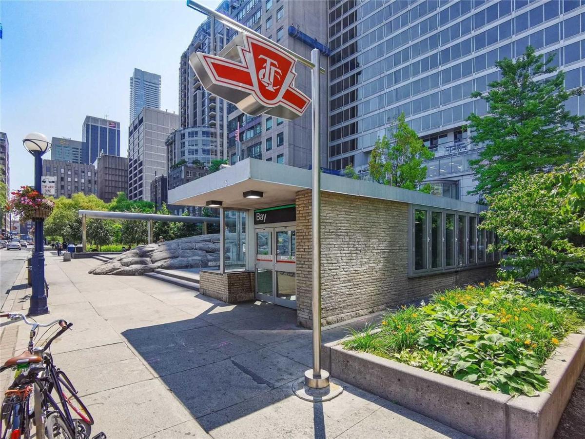 2 Bedroom Plus Den Condo Toronto Buitenkant foto